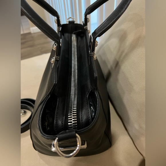 [Sold] Givenchy HDG leather purse in great condition - Picture 4 of 11